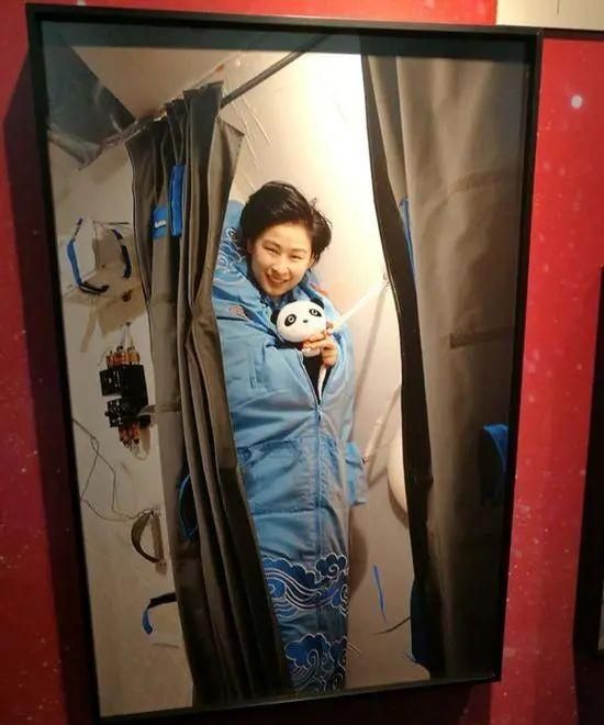 中国第一个女航天员：从小镇逆袭上太空，回归地球后却鲜少露面