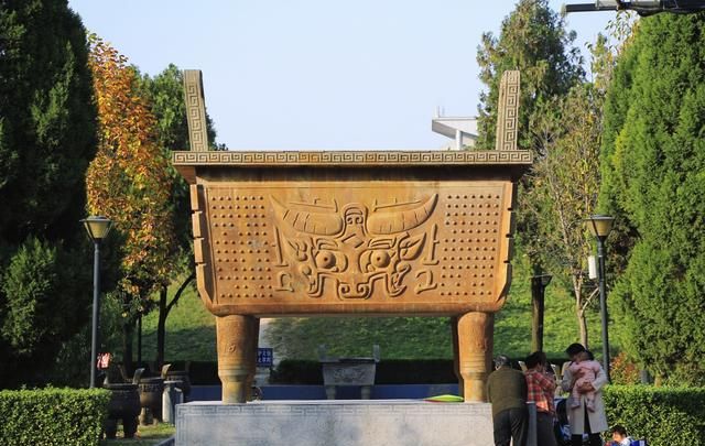 安徽曹操公园，有4座曹操家族墓，墓主人至今未知