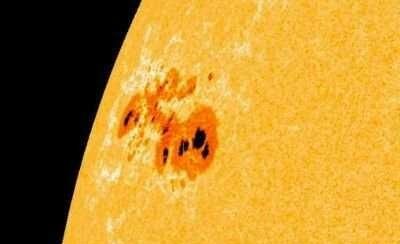 太阳上的黑点是什么?，太阳中间有个黑点,那是什么东西图7