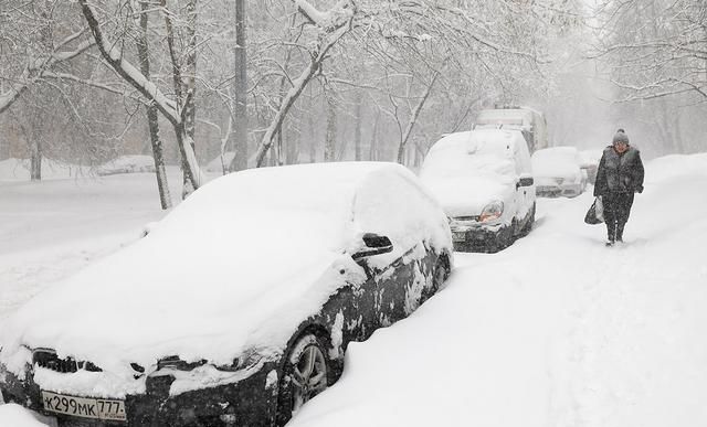 俄罗斯莫斯科遭遇72年来最大降雪图2