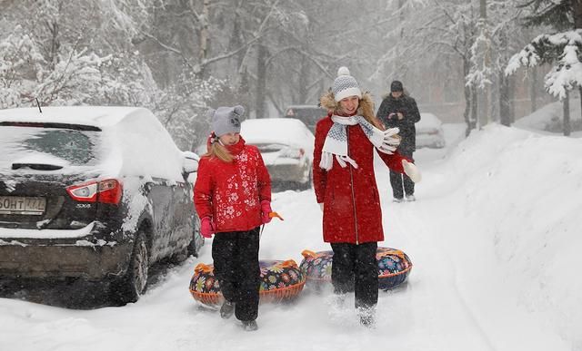 俄罗斯莫斯科遭遇72年来最大降雪图5