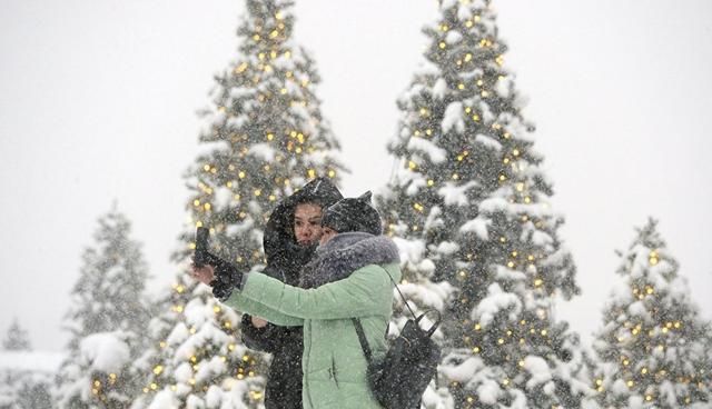 俄罗斯莫斯科遭遇72年来最大降雪图12